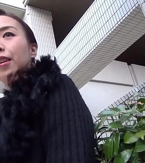 婚活を口実に男を物色する淫乱熟女  桜井まなみ 1