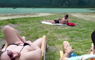 Voyeur se masturba en la playa mientras me toco