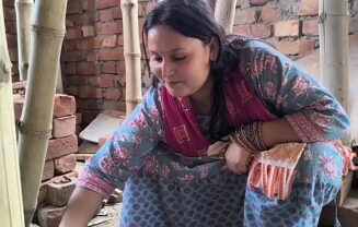 Women labour fuck with labour contractor for earning extra money